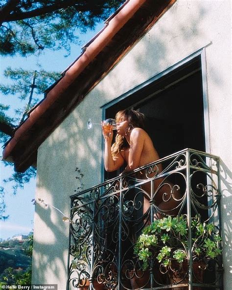 halle berry nude pics|Halle Berry Poses Naked on Open Balcony in Cheeky Mothers。